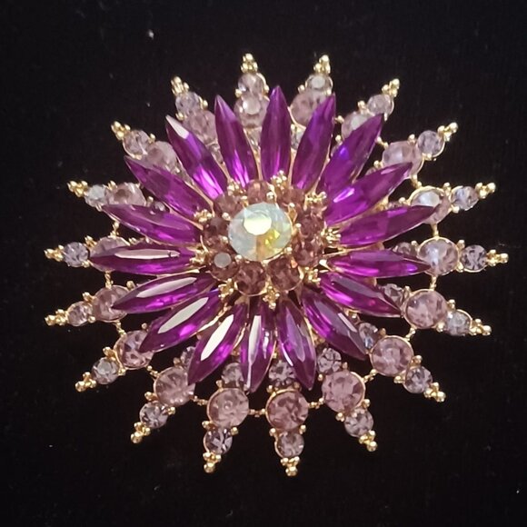 Gorgeous Purple Rhinestone Brooch - WHAT A LOOKER ! - Picture 1 of 4